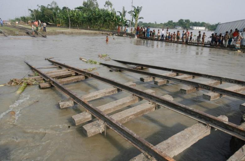 ฝนตกหนักระลอกใหม่ ทำน้ำท่วม-ดินถล่มในบังกลาเทศ ดับแล้วอย่างน้อย 43 ศพ