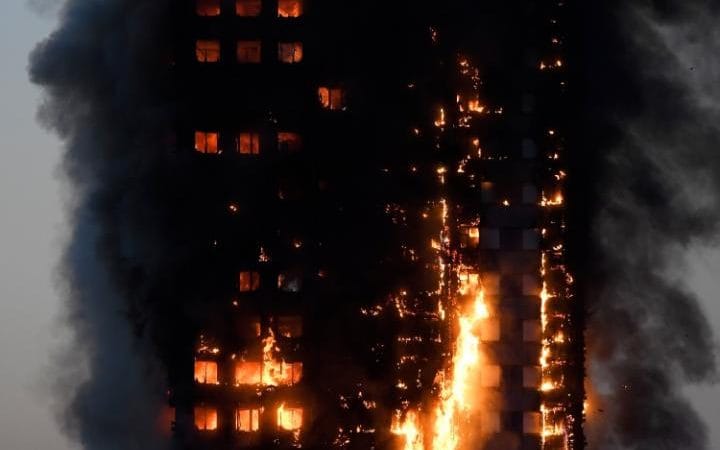 ระทึก! ไฟไหม้ตึกสูง 27 ชั้นกลางกรุงลอนดอน   ยอดบาดเจ็บทะลุ 50 คน ยันดับแล้ว 6 ศพ