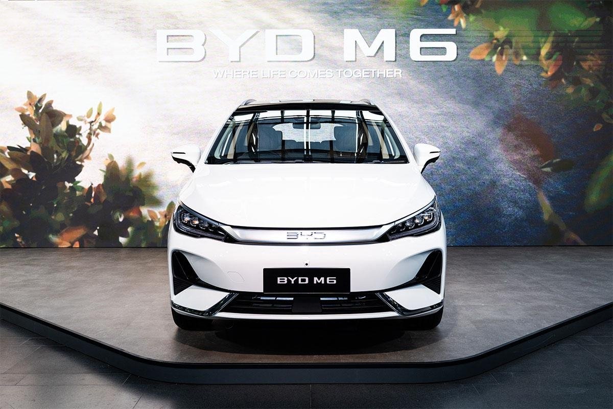 BYD M6