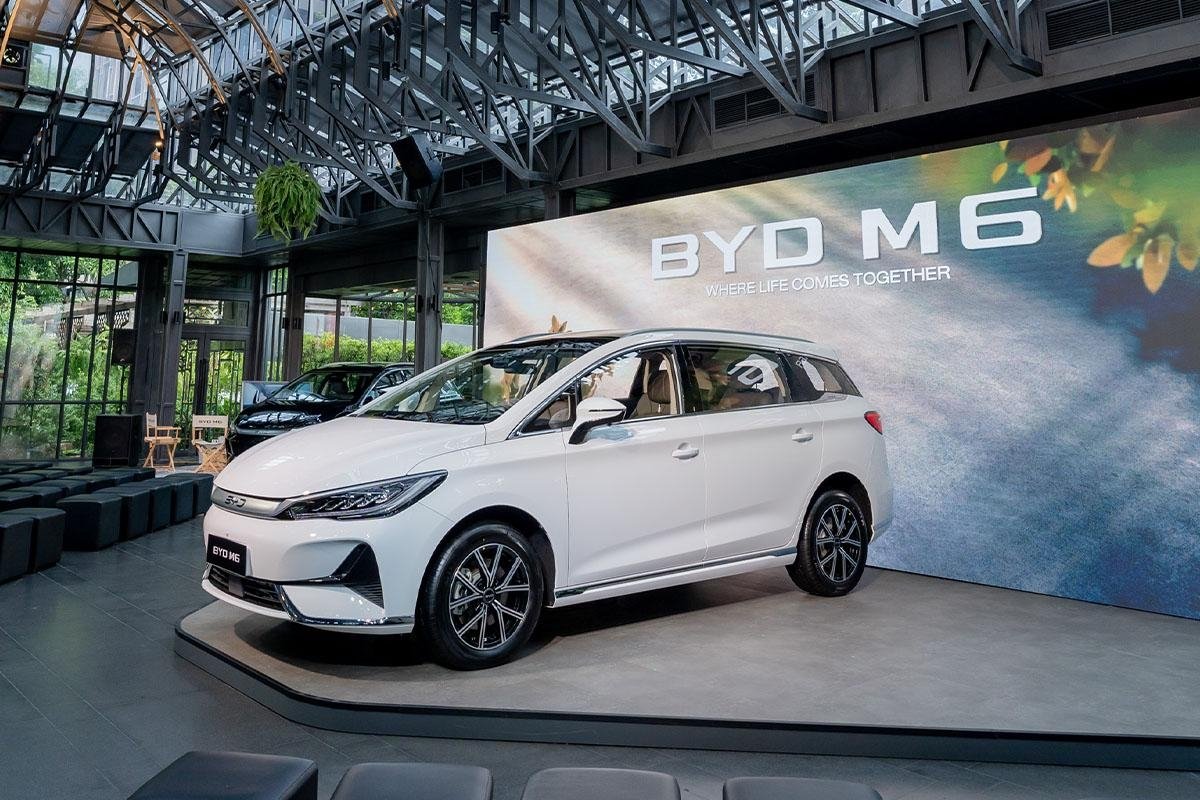 BYD M6