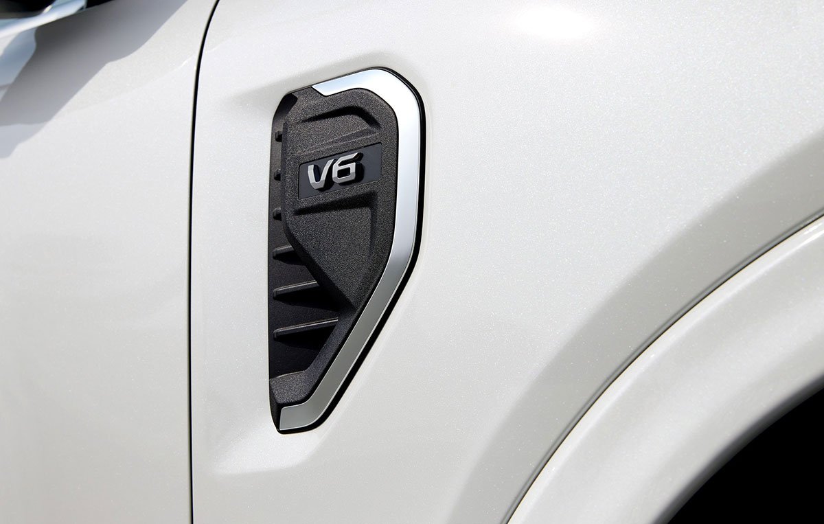 Ford Everest Platinum 3.0L V6 สัญลักษณ์ V6