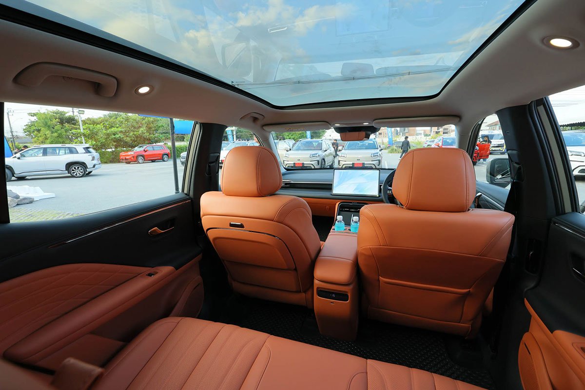 aion-v-interior-(5)