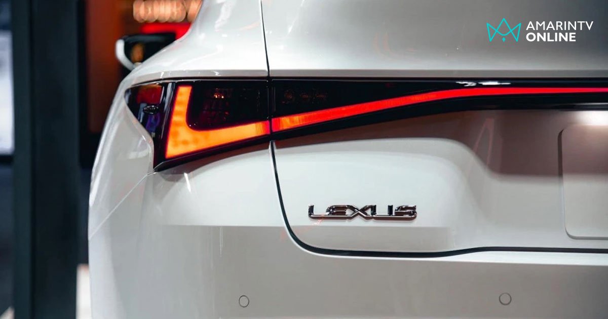 Lexus IS 300h F SPORT โชว์ตัวในงาน Bangkok International Fashion Week