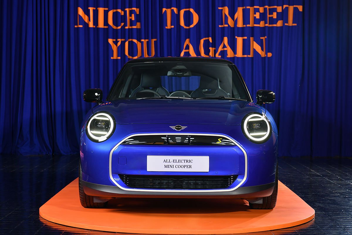 Mini Cooper SE 2024 กระจังหน้า