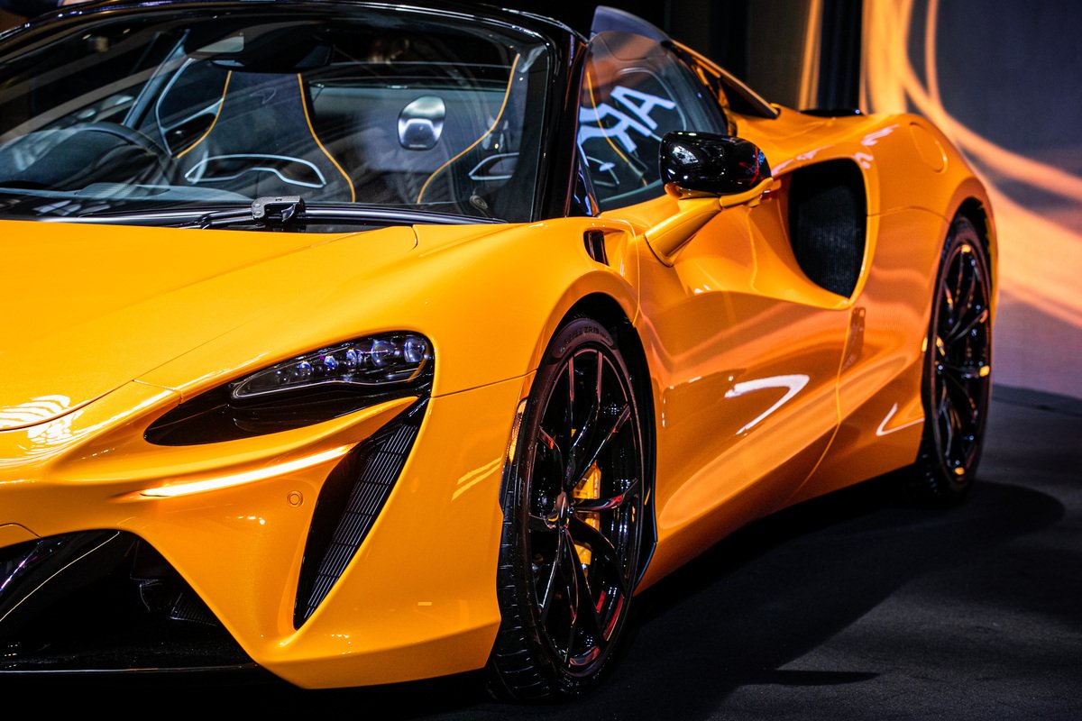 McLaren Artura Spider