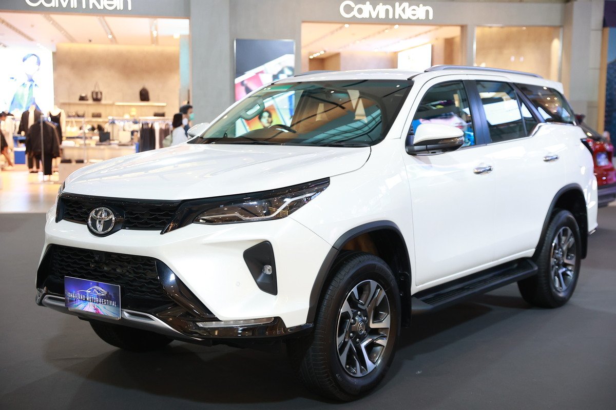 TOYOTA Fortuner