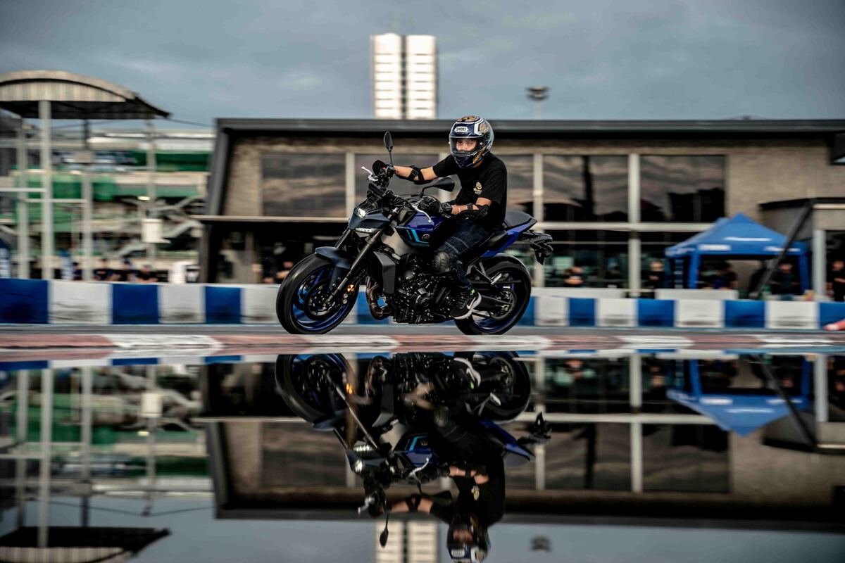 yamaha DARK SIDE MIDNIGHT TESTyamaha DARK SIDE MIDNIGHT TEST