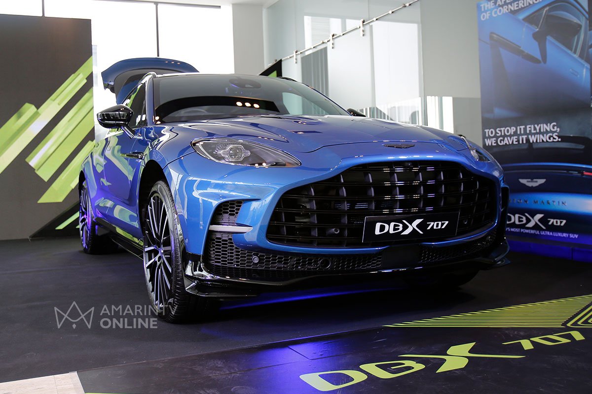 ASTON MARTIN DBX 707 ด้านหน้า