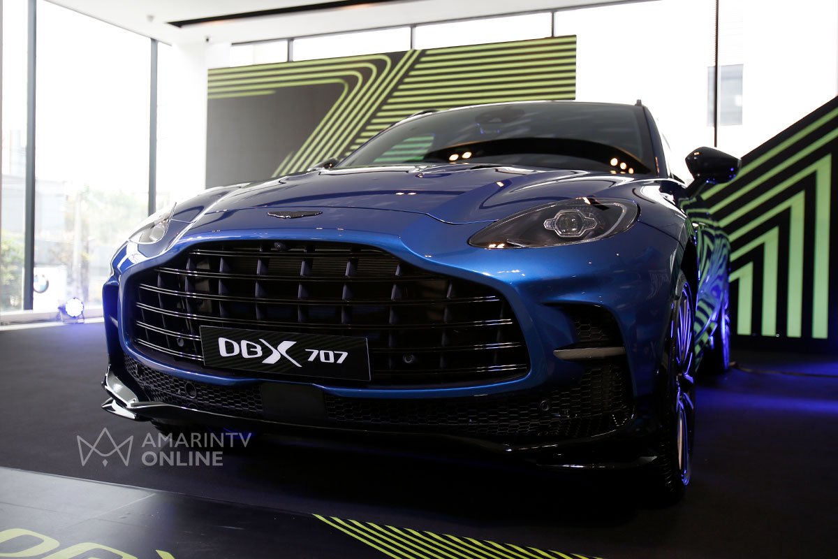 ASTON MARTIN DBX 707 ด้านหน้า