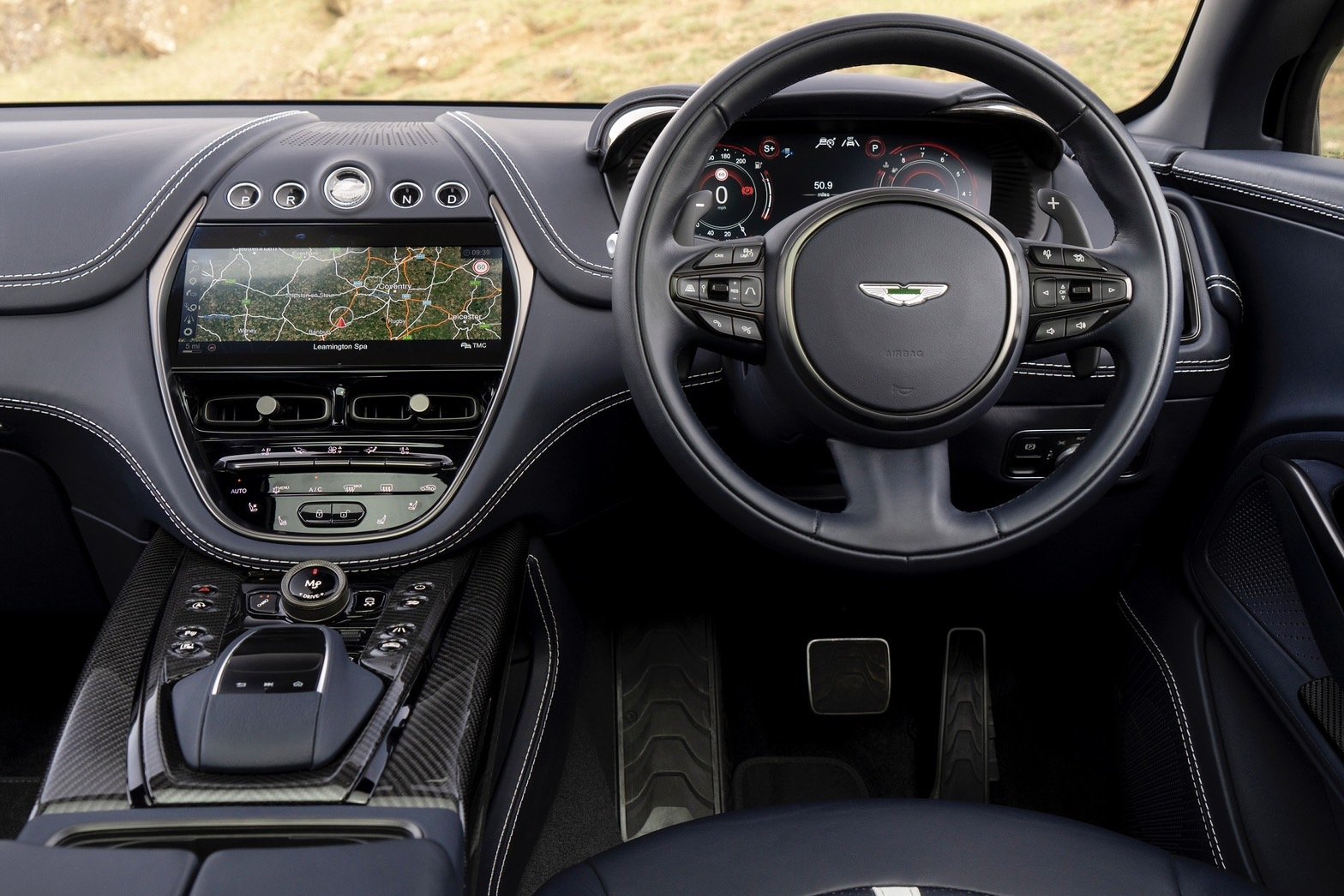 ASTON MARTIN DBX 707 คอนโซลหน้า