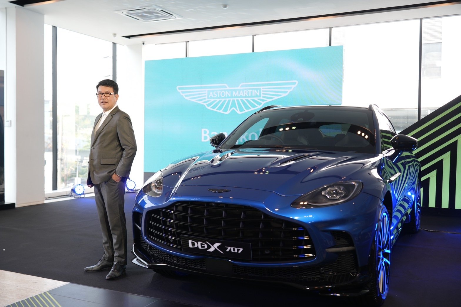 ASTON MARTIN DBX 707