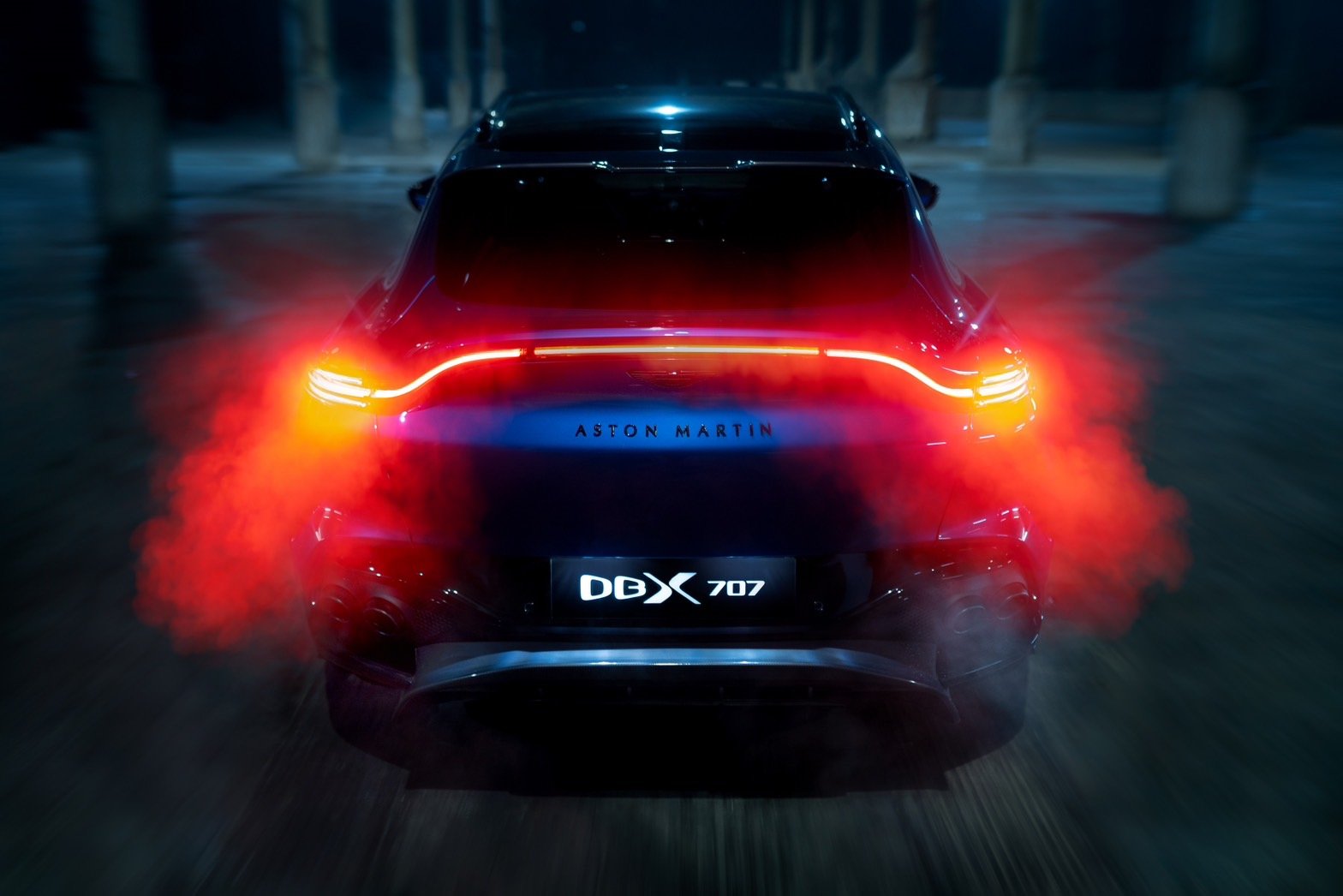 ASTON MARTIN DBX 707 ไฟท้าย