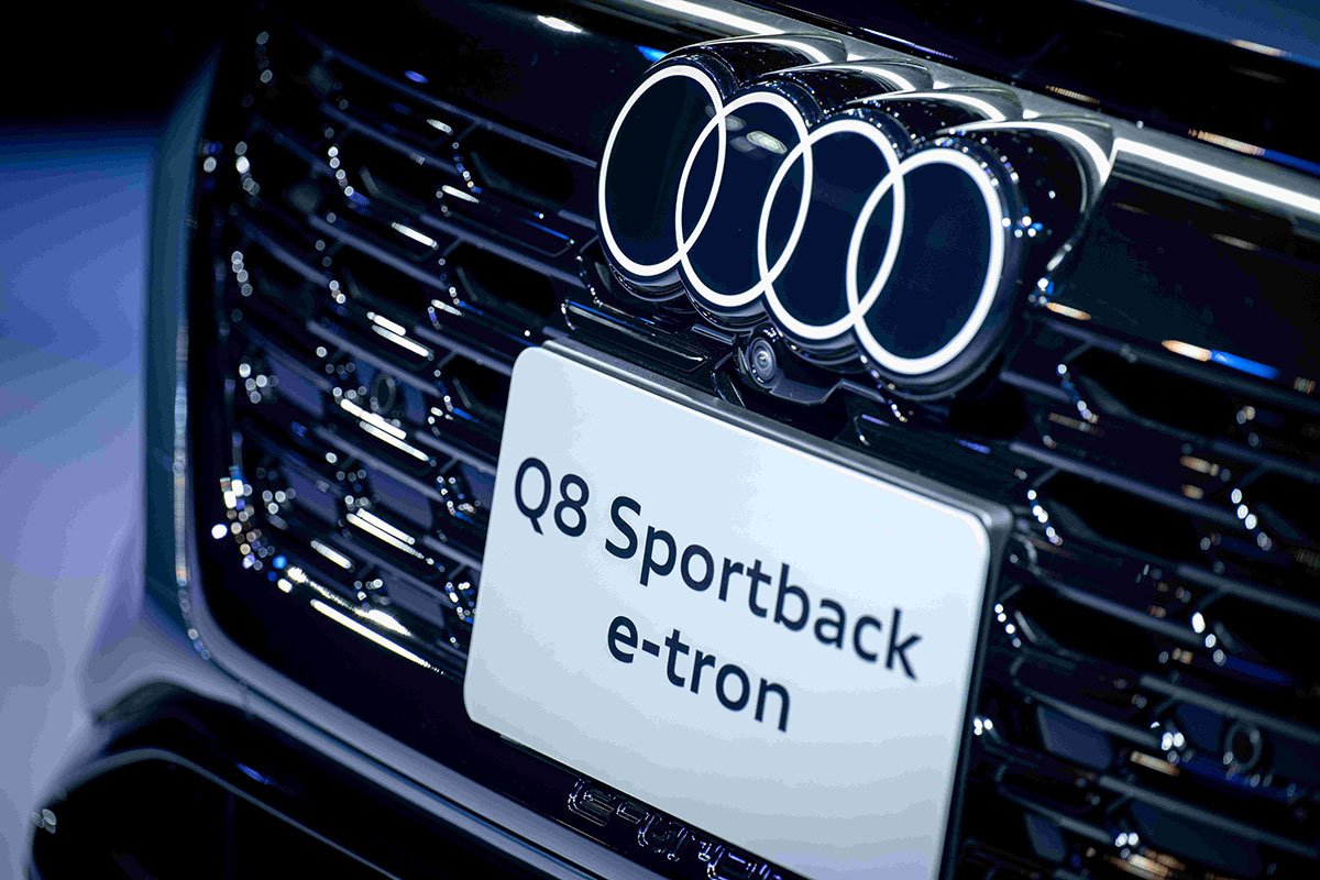Audi Q8 e-tron โลโก้