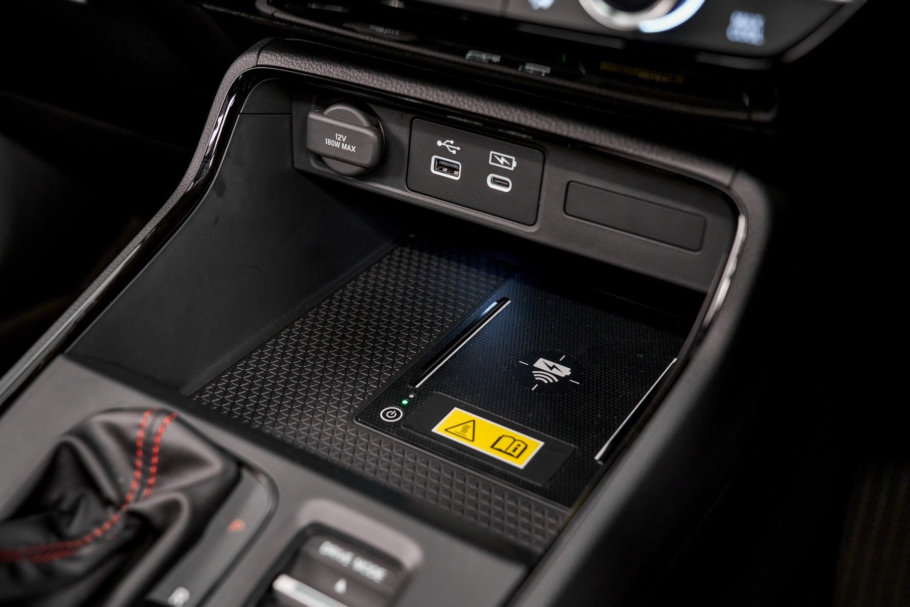 NEW Honda CR-V e:HEV RS ช่องชาร์จโทรศัพท์มือถือ