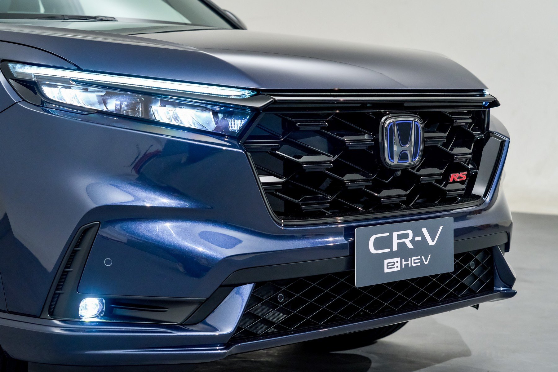 NEW Honda CR-V e:HEV RS กระจังหน้า