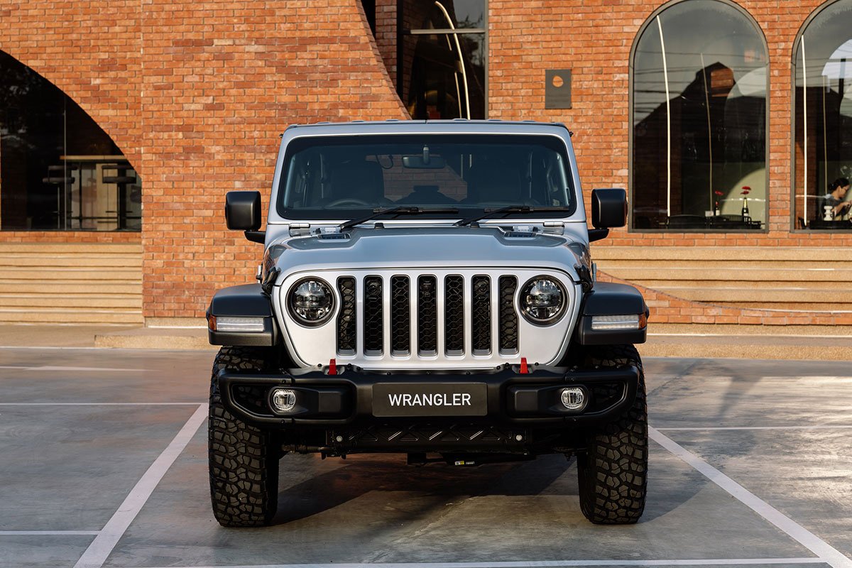 Jeep Wrangler Rubicon ‘Essential X’ ด้านหน้า