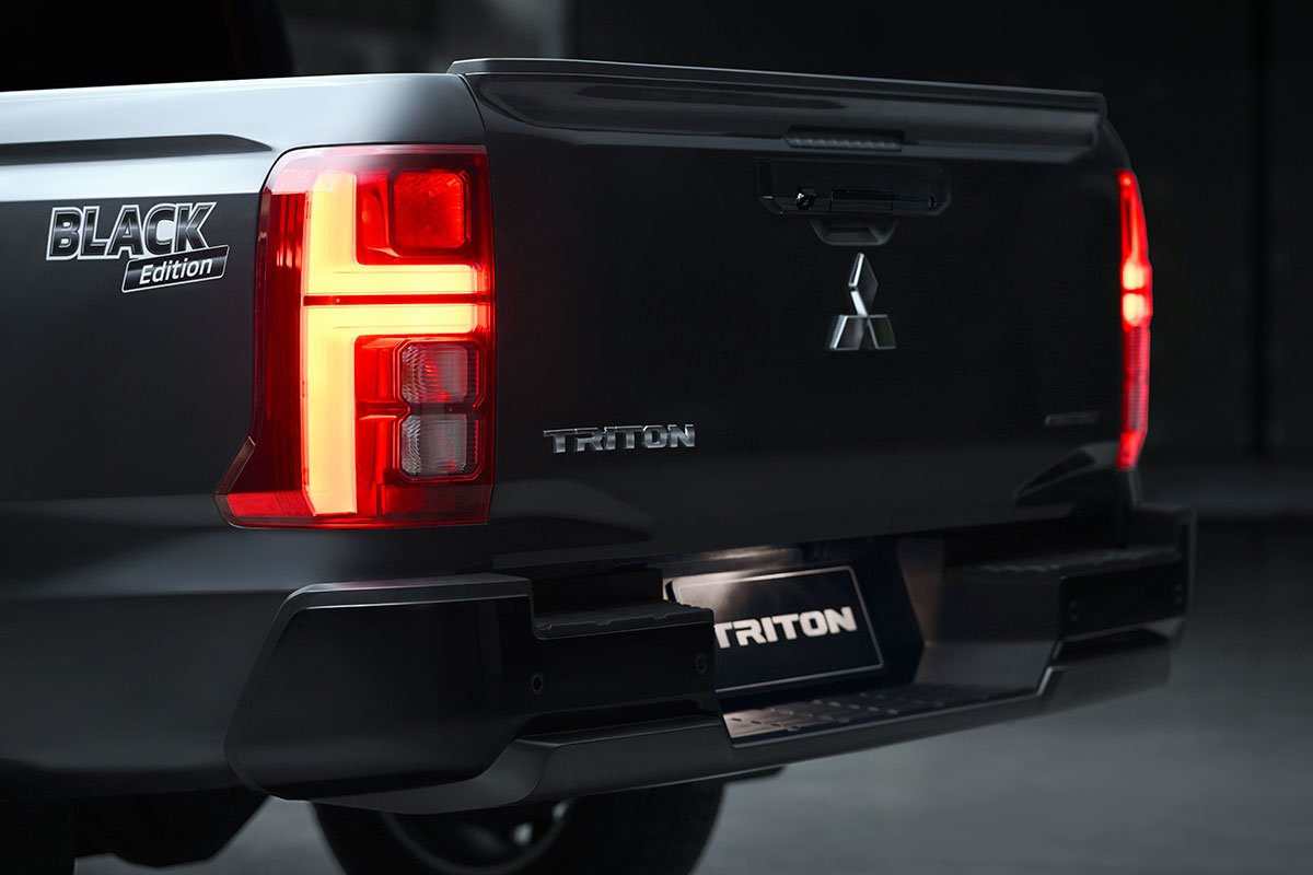 All-New Mitsubishi Triton Black Edition ไฟท้าย