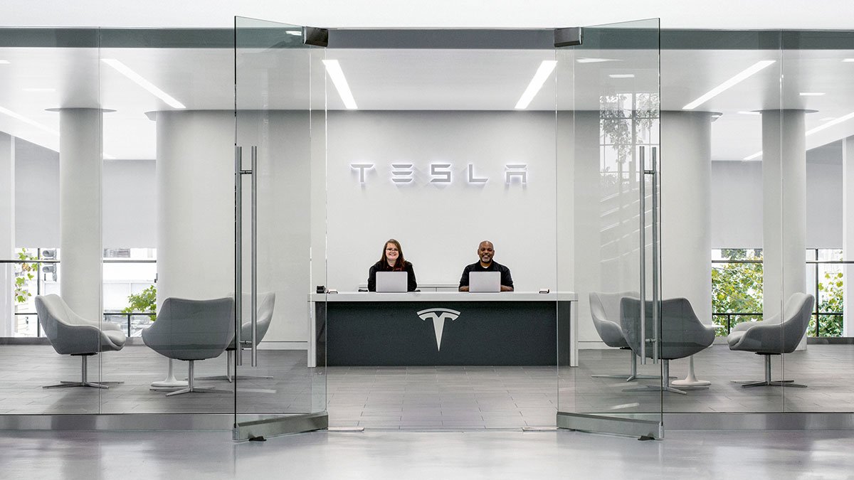 the-1st-tesla-center-is-openi