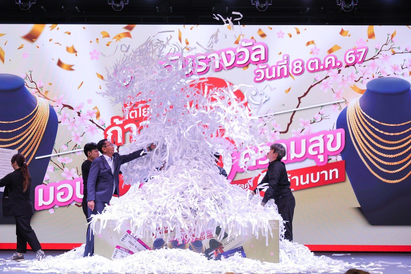 toyota มอบ 999 ความสุข กับรางวัลมูลค่ากว่า 9 ล้านบาท