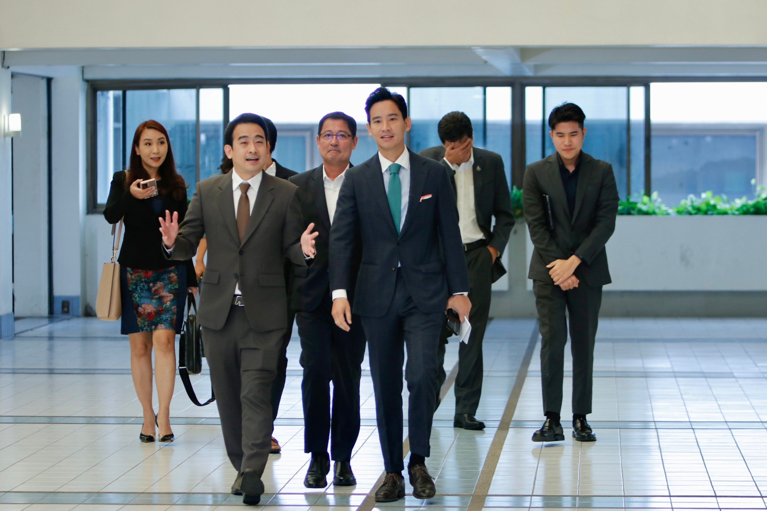 “พิธา” นำทัพ ประชุม คกก.ประสานงานในช่วงเปลี่ยนผ่าน ตั้งคณะทำงานเพิ่ม 5 ชุด