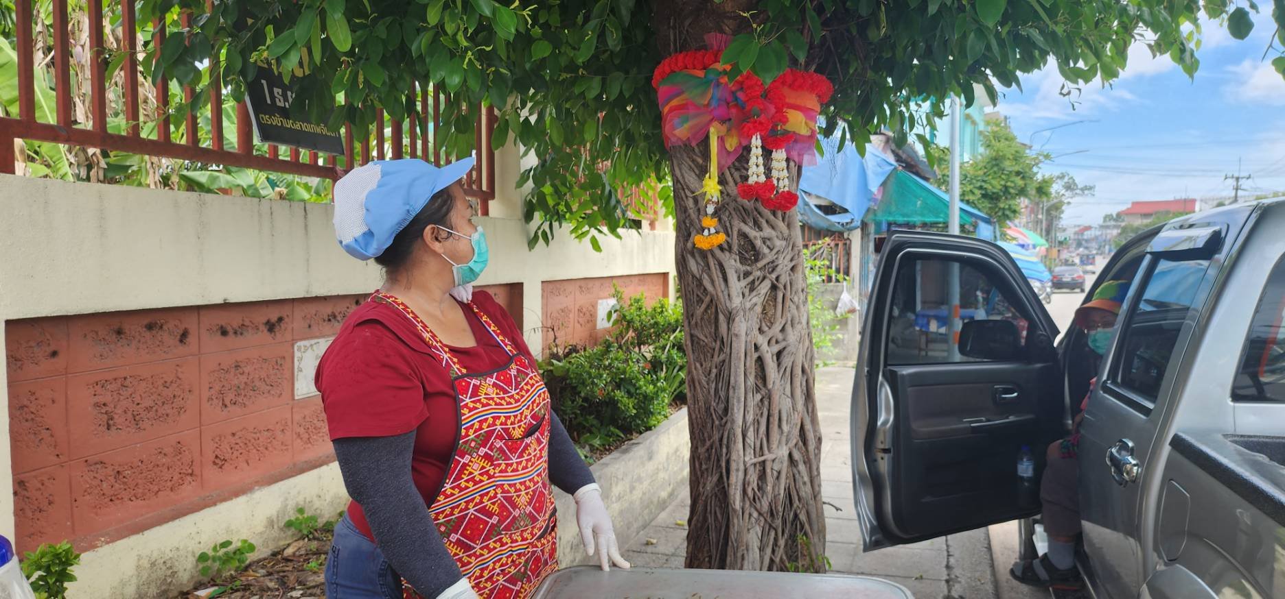 คอหวยห้ามพลาด ประดู่กาฝากไทรเฮี้ยนให้โชค แม่ค้าขายโจ๊กถูก 4 งวดติดตามคำขอ คอหวยห้ามพลาด ประดู่กาฝากไทรเฮี้ยนให้โชค แม่ค้าขายโจ๊กถูก 4 งวดติดตามคำขอ