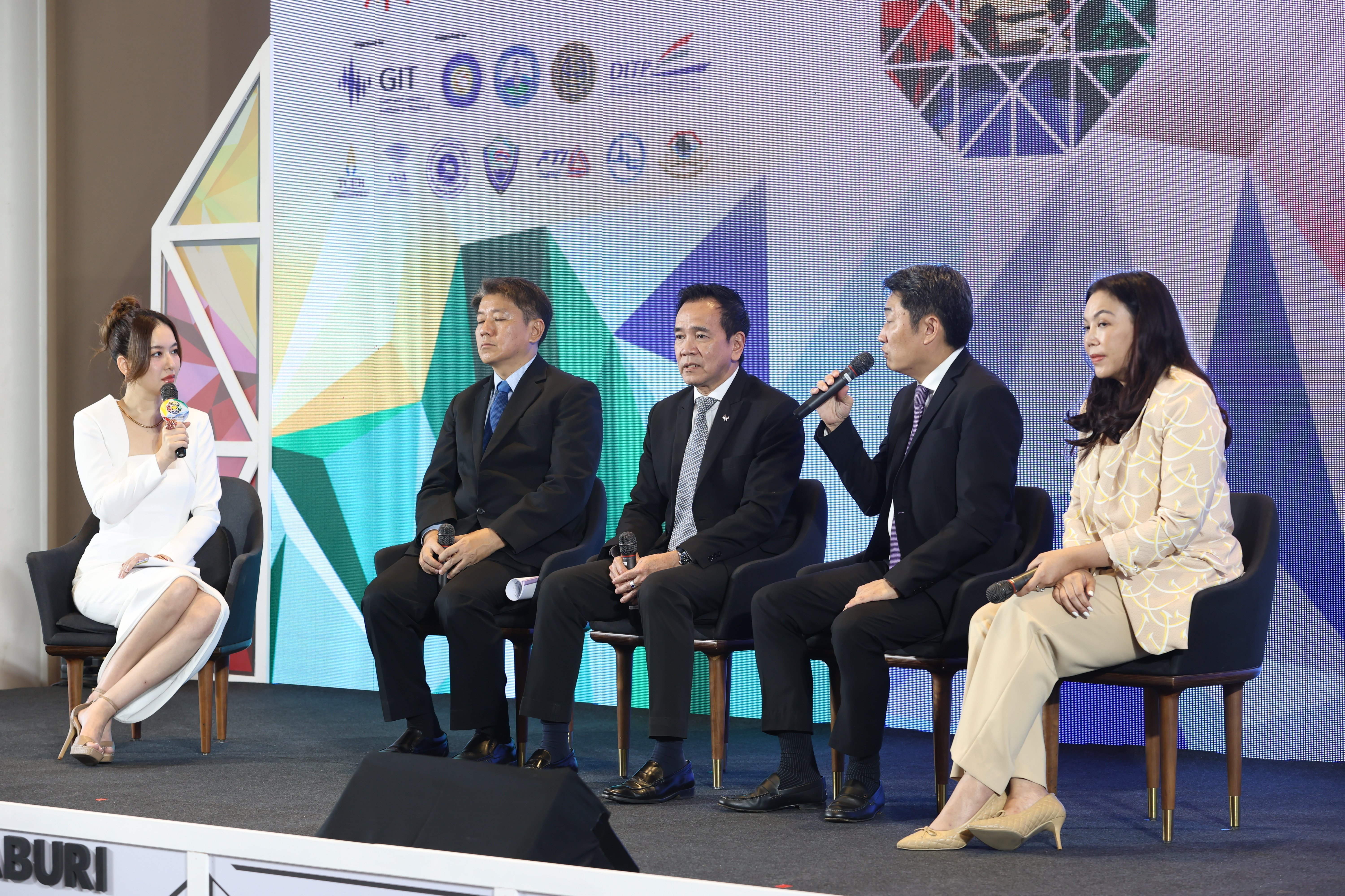 ดันจันทบุรี เป็นนครอัญมณีโลก จัดงานเทศกาลนานาชาติเครื่องประดับ 2023
