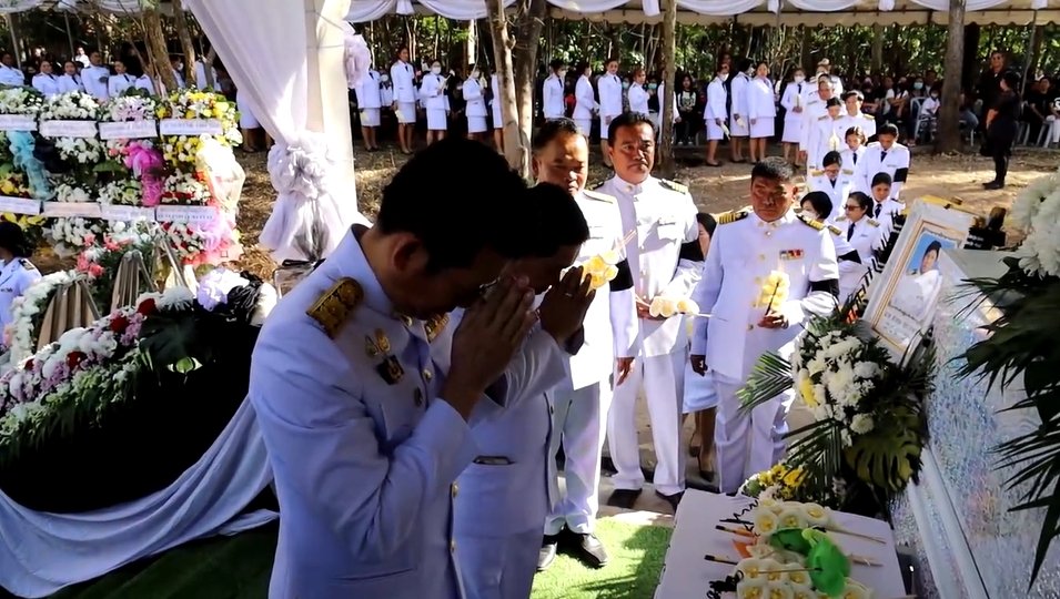 พระราชทานเพลิงศพ ผญบ. ดับคาที่จุดบริการประชาชนช่วงปีใหม่