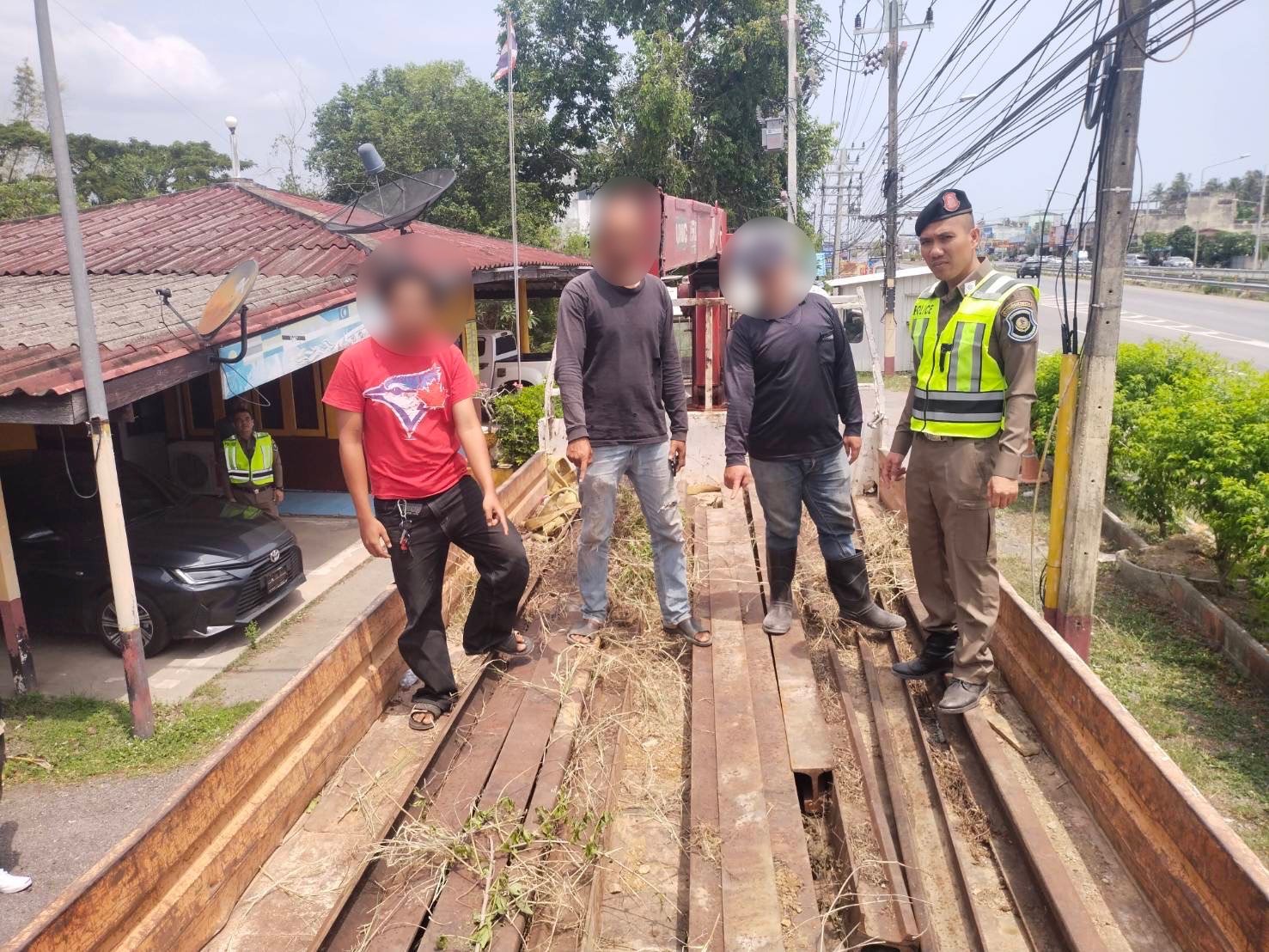 ตำรวจทางหลวง จับขบวนการลักขโมยรางรถไฟ พบของกลางบนอื้อบนรถบรรทุก