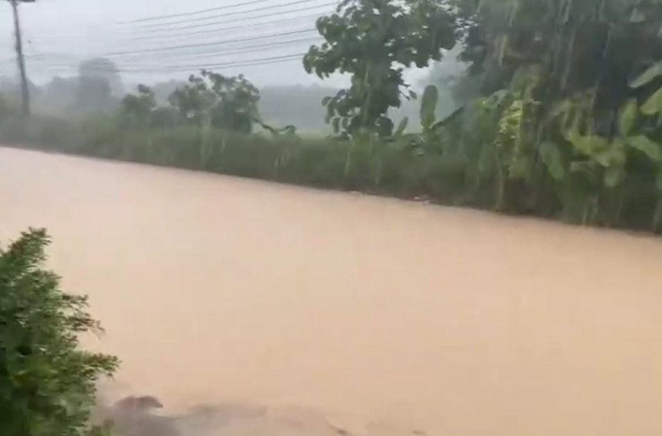 น้ำป่าทับลาน-เขาใหญ่ ทะลัก 3 หมู่บ้าน ท่วมถนนปราจีนบุรี