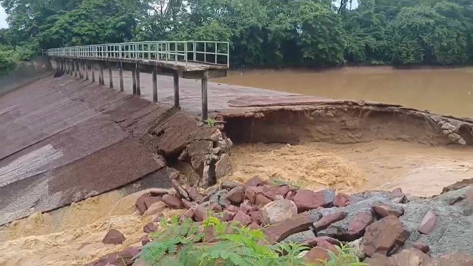 ชัยภูมิน้ำป่าหลาก ซัดฝายเก็บน้ำบ้านโนนม่วง สร้างมาเกือบ 31 ปี พังถล่ม