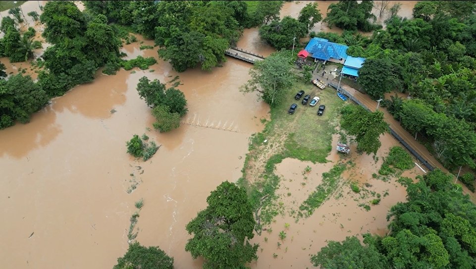 น้ำป่าทะลัก เขาใหญ่-ทับลาน ตัดขาด700 ชีวิต หมู่บ้านใกล้อุโมงค์