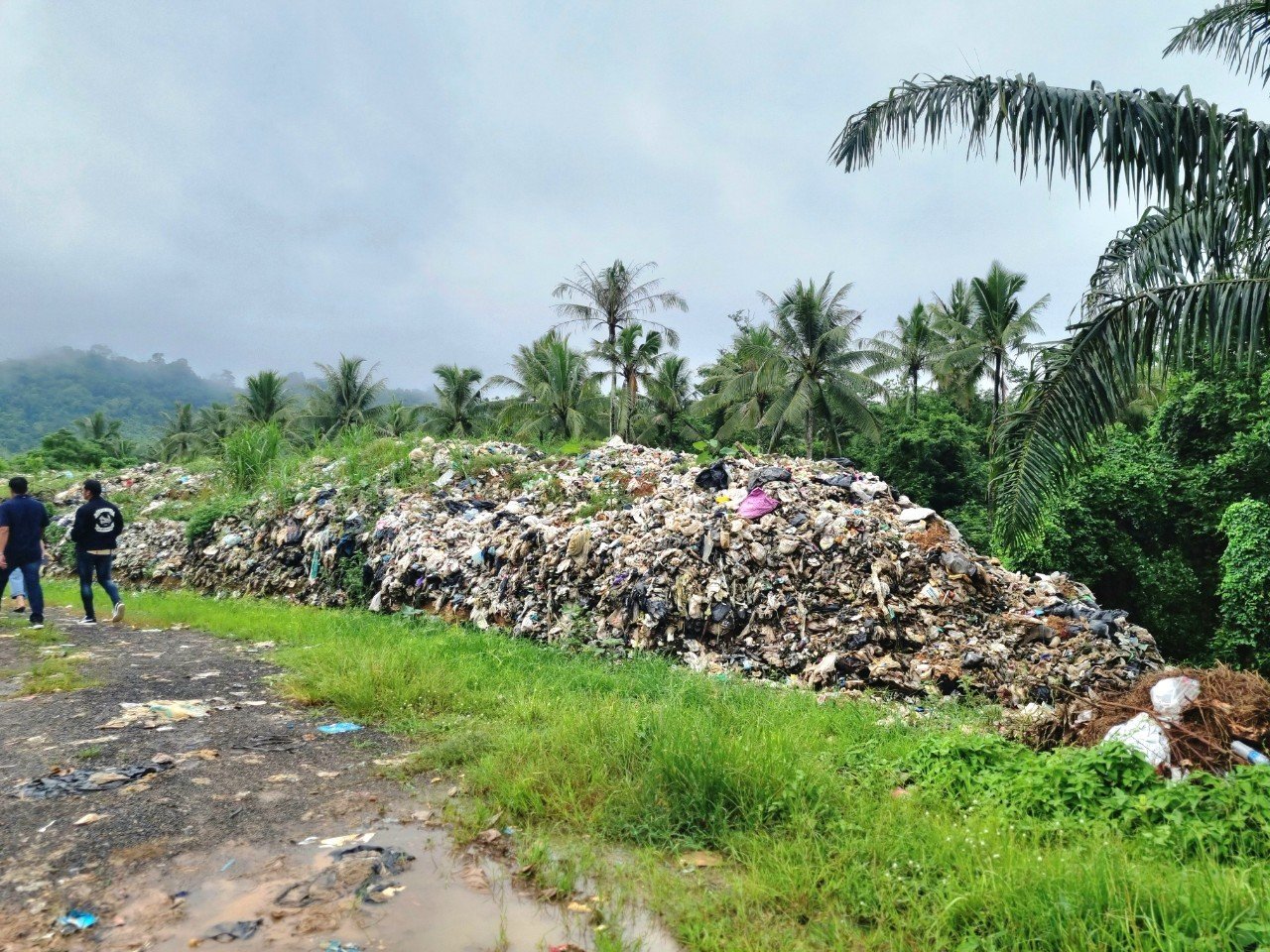 ชาวบ้านพังงา ร้อง กมธ.ที่ดินฯ ช่วยแก้ปัญหาบ่อขยะเทศบาลพังงากองพะเนิน