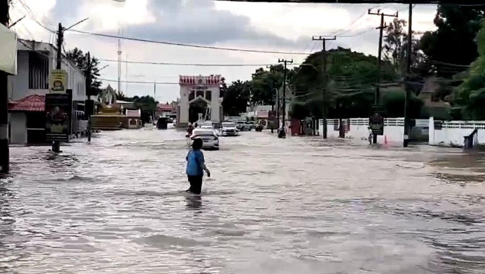 พายุถล่ม! โคราชอ่วม ฝนตกหนักน้ำท่วมขังหลายพื้นที่          