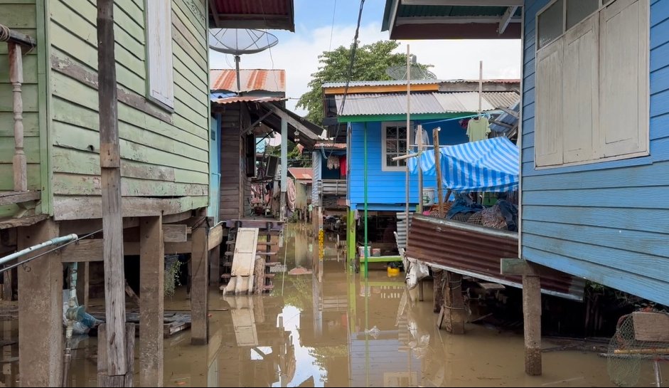 อยุธยาท่วมแล้ว 5 อำเภอ กระทบ 6,031 ครัวเรือน หลังเขื่อนเจ้าพระยาระบายน้ำเพิ่ม