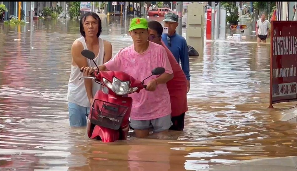 หนองคายไม่รอด! น้ำโขงทะลักเข้าท่วมใจกลางเมืองย่านเศรษฐกิจแล้ว