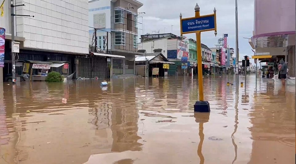 หนองคายไม่รอด! น้ำโขงทะลักเข้าท่วมใจกลางเมืองย่านเศรษฐกิจแล้ว