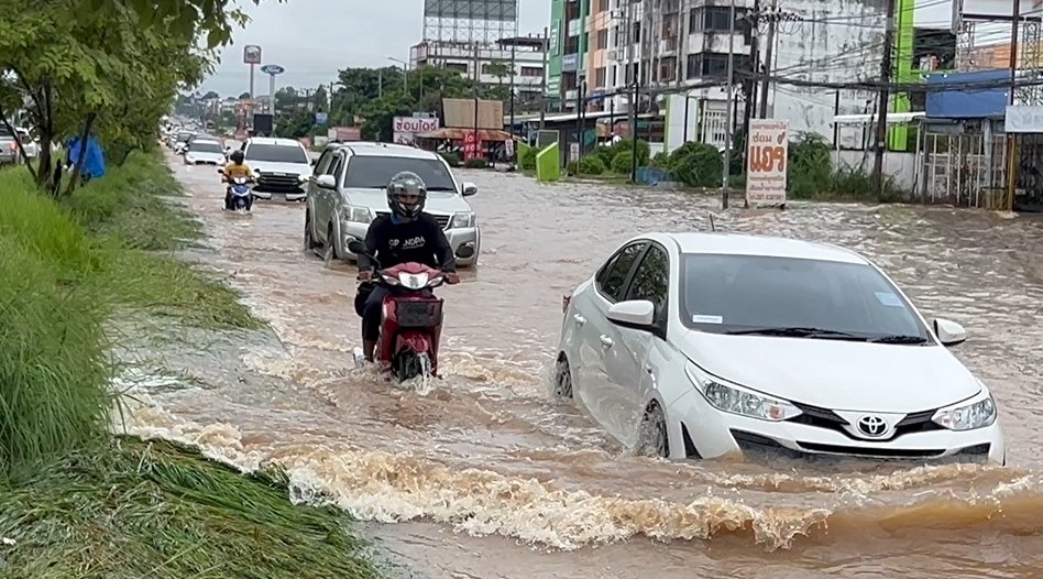 ขอนแก่นวิกฤตทั่วเมือง ฝนตกหนักทั้งคืน น้ำท่วมถนนสายหลัก