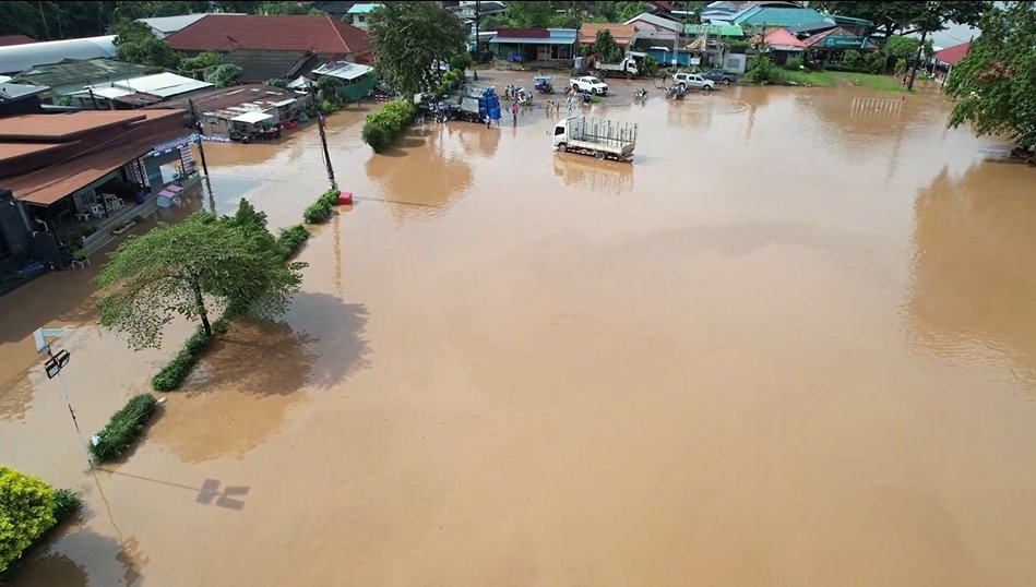 บึงกาฬน้ำโขงสูงสุดในรอบปี ทะลุ 13 เมตร ล้นทะลักท่วมลานพญานาค