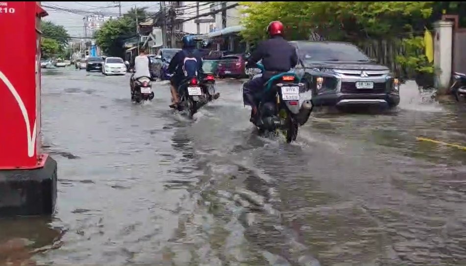 ดอนเมืองยังวิกฤต น้ำรอระบายหลายจุด ชาวบ้านหวั่นฝนตกซ้ำ