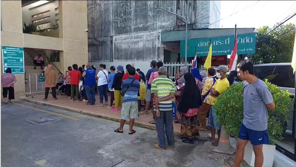 ธนาคารคึกคัก แห่ถอนหมื่นรอบสุดท้าย ใช้หนี้นอกระบบ-ร้านของชำ-ค่าหวย