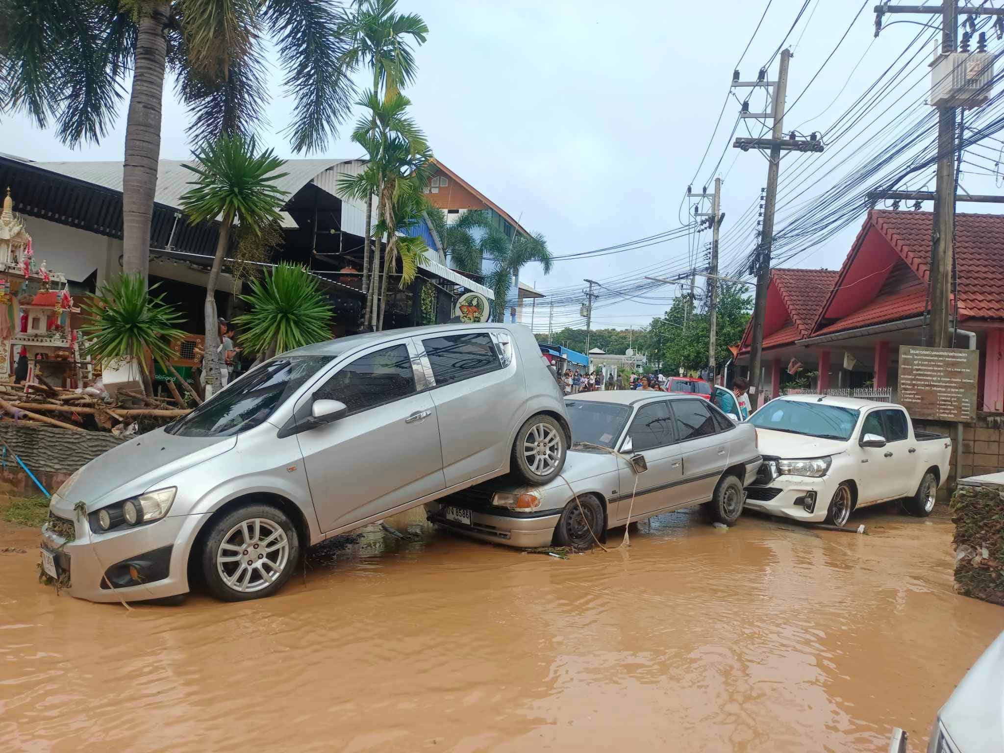 อัปเดต น้ำป่าทะลักท่วม ชุมชนหน้า มหาวิทยาลัยพะเยา น้ำลดแล้ว!