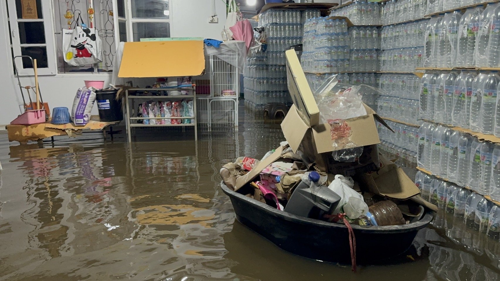 สุขาภิบาล 5 อ่วม ฝนตกซ้ำ 3 คืนติด น้ำท่วมสูงขึ้นอีกไม่ทันได้ตั้งตัว