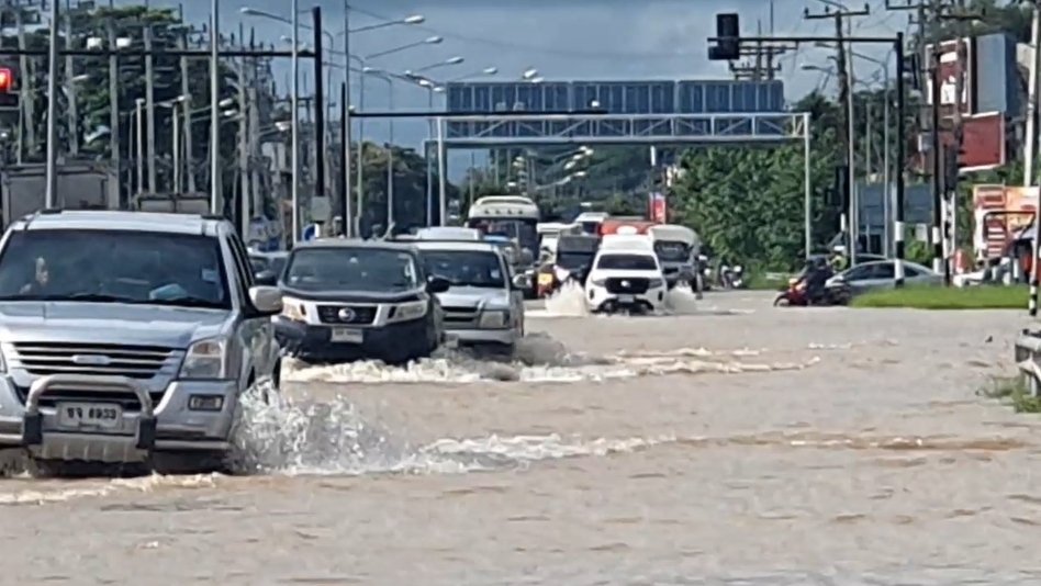 ชาวบ้านโอดน้ำท่วม 4 ครั้งในรอบปี ถนนเวียงป่าเป้าน้ำท่วมสัญจรไม่ได้