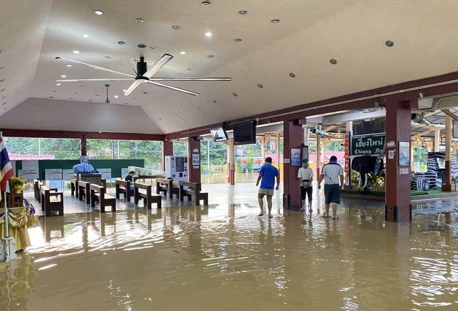 น้ำท่วมราง! รถไฟสายเหนือหยุดแค่สถานีลำปาง ไปไม่ถึงเชียงใหม่