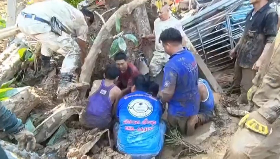 บ้านริมตลิ่งสุโขทัยสไลด์ลงแม่น้ำยม เร่งหาผู้สูญหาย 3 คน มีเด็กด้วย