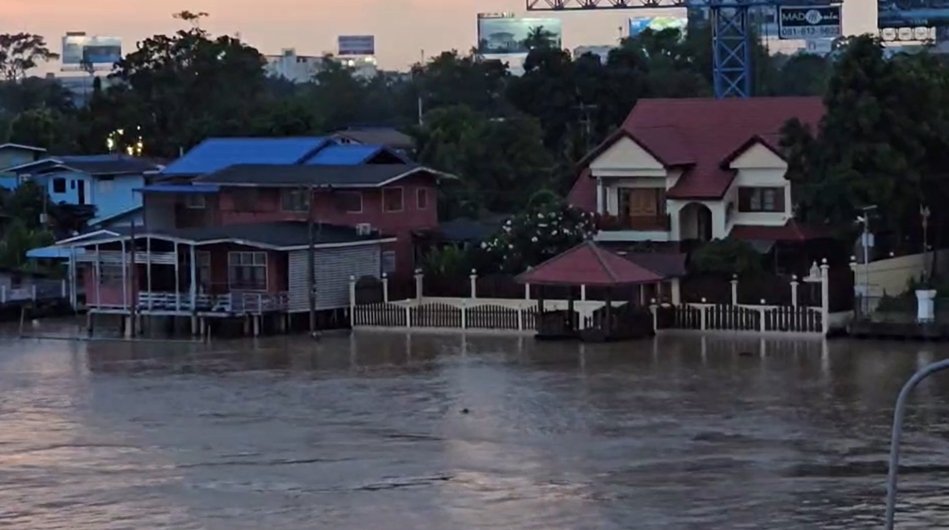 น้ำเจ้าพระยาทะลักนนทบุรี ร้านอาหารริมน้ำย่านปากเกร็ดปิดบริการชั่วคราวอื้อ