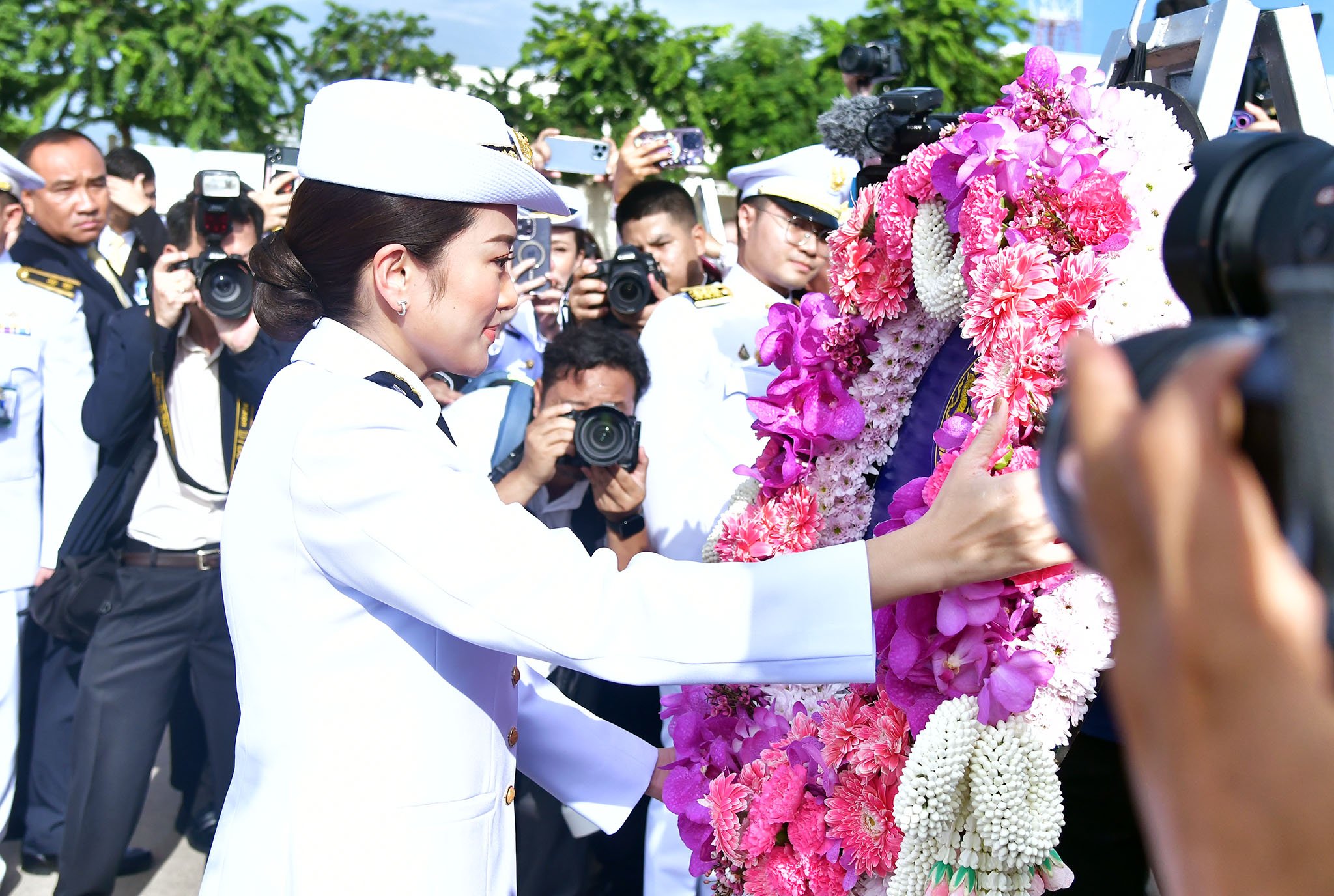 นายกฯ นำ ครม.วางพวงมาลา "วันปิยมหาราช" น้อมรำลึกพระมหากรุณาธิคุณ