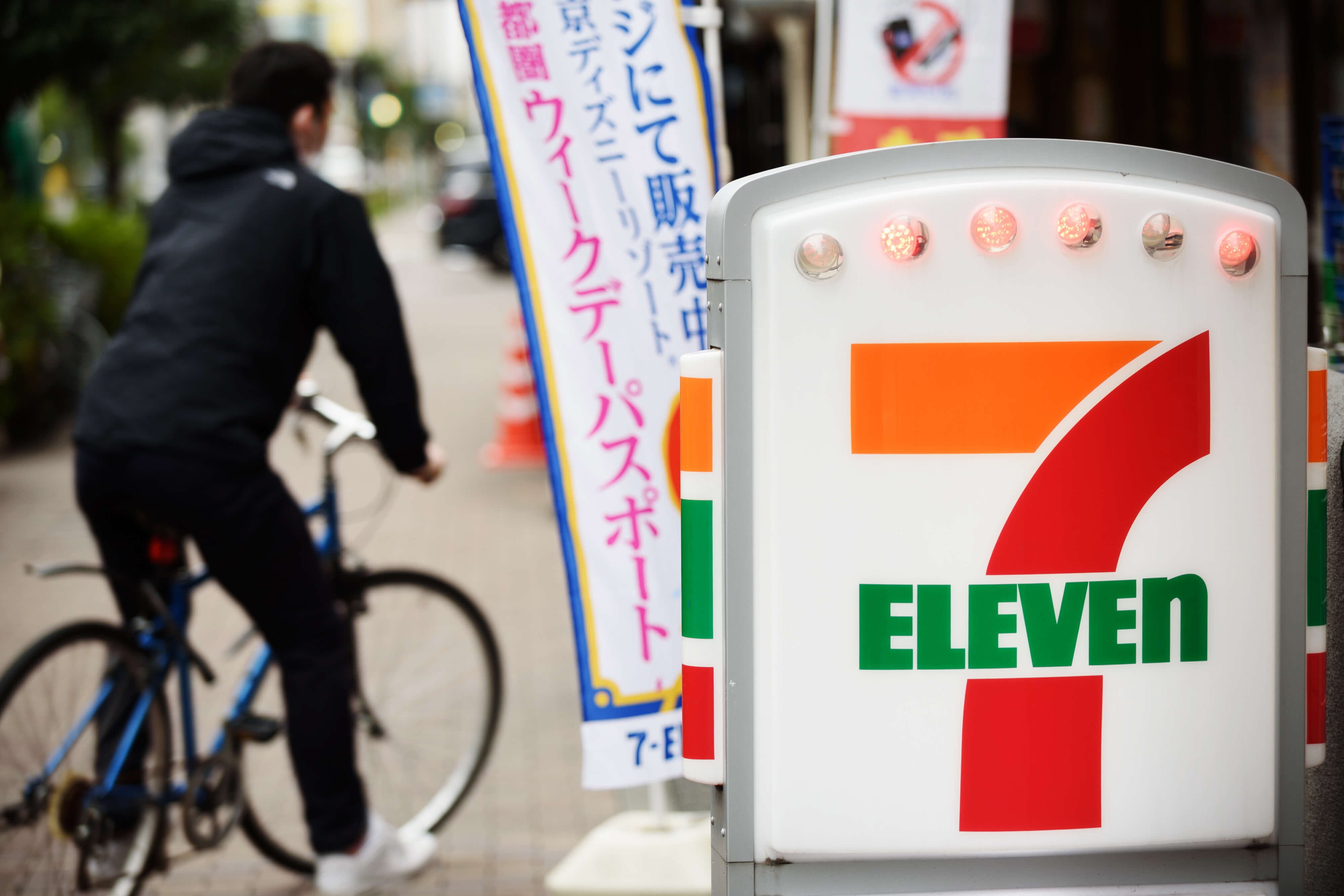 ทายาท อิโตะ เผชิญแรงกดดันจากการขาย 7-Eleven ทั่วโลก ให้ Couche-Tard 