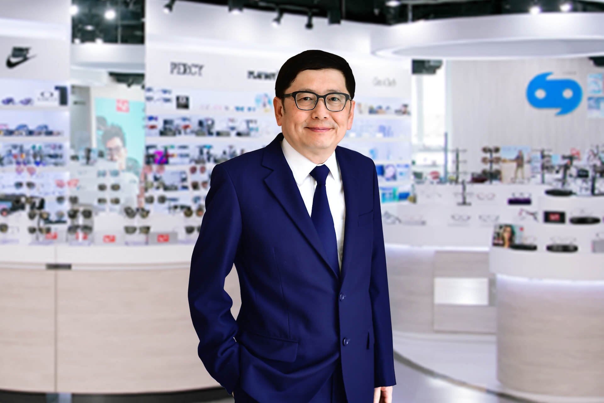 แว่นท็อปเจริญ จากรถเร่สู่ตลาดหลักทรัพย์ฯ มุ่งสู่การเป็นผู้นำตลาดแว่นตาอาเซียน
