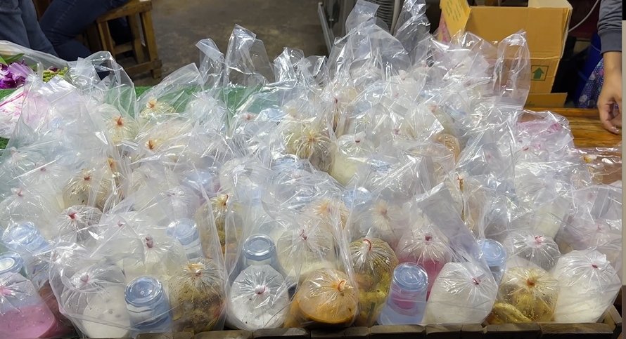 ไลฟ์สดใส่บาตร